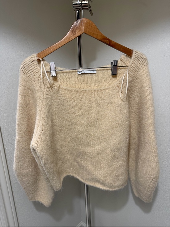 Zara Sweaters - Zara Cream Off the Shoulder Chunky Knit Sweater